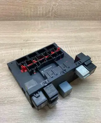 Volkswagen PASSAT B6 Fuse module 3C0937049L S1301