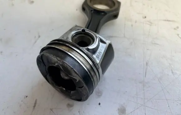 Mercedes-Benz B W246 W242 Piston with connecting rod 41165 41641