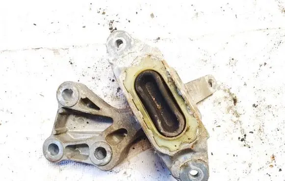 Chevrolet Cruze Engine mount bracket 13248547