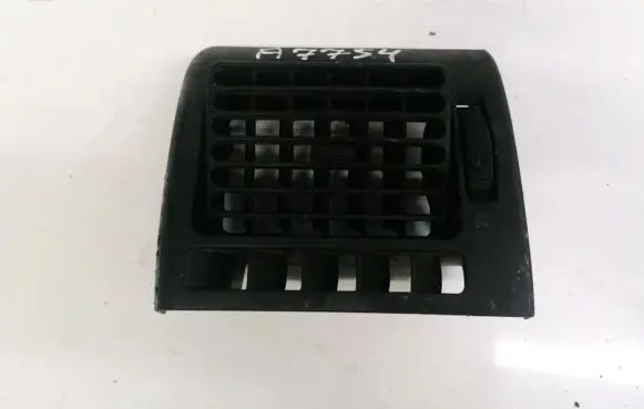 Volkswagen PASSAT B4 Dash center air vent grill