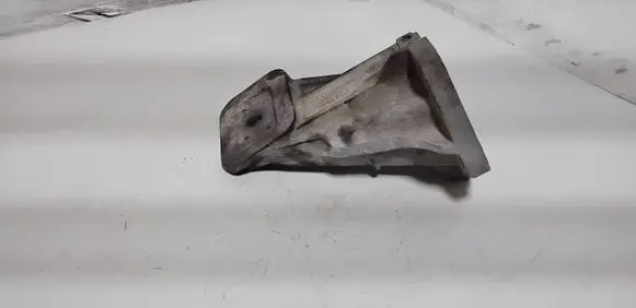 Land Rover Discovery 4 - LR4 Engine mounting bracket AH226061BA
