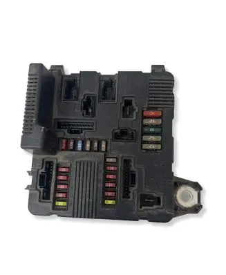 Renault Scenic II - Grand scenic II Fuse module 8200306032A S118399200D
