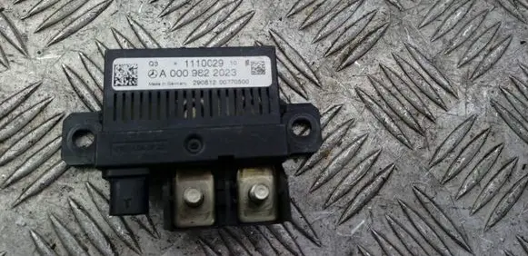 Mercedes-Benz E W212 Charging relay A0009822023