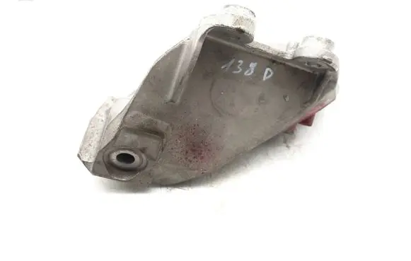 BMW 7 G11 G12 Engine mounting bracket 6871208