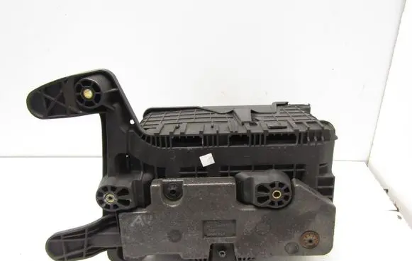Audi Q3 8U Battery box tray 1K0915325B