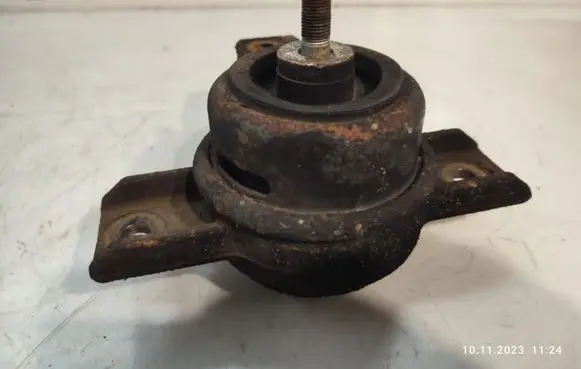 Hyundai Santa Fe Engine mount bracket