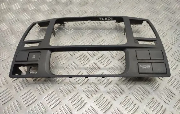Volkswagen Transporter - Caravelle T5 Radio/GPS head unit trim 
