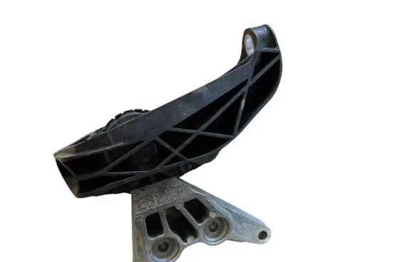 Peugeot 5008 II Engine mount bracket EB2PT