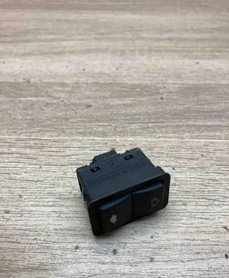 BMW 5 E39 Electric window control switch 8368974