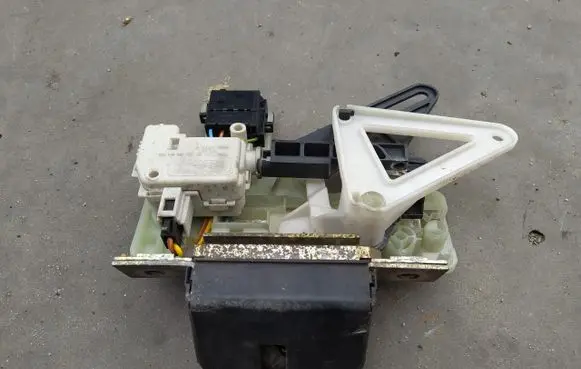 Volvo V70 Tailgate/trunk/boot lock/catch/latch