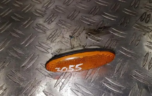 Mazda 626 Front fender indicator light