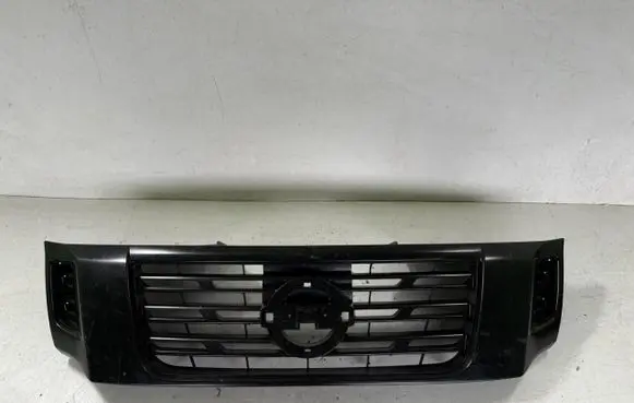 Nissan Navara Front bumper upper radiator grill 62310