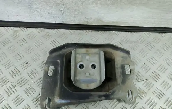 Citroen DS7 Crossback Gearbox mounting bracket 