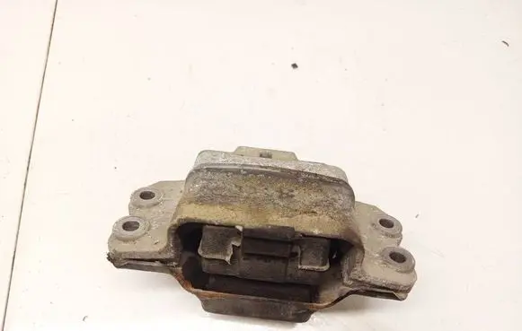 Skoda Octavia Mk2 (1Z) Engine mount bracket 