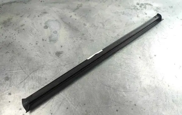Volvo XC60 Rear door windshield rail 31424368