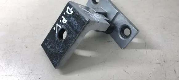 BMW 5 E60 E61 Front door upper hinge 7068074