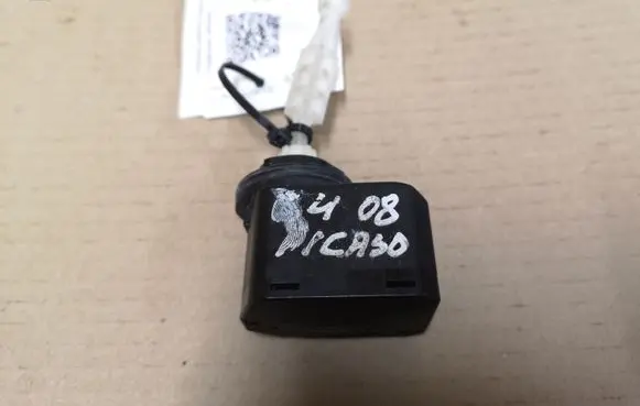 Citroen C4 I Picasso Headlight level adjustment motor 00883020