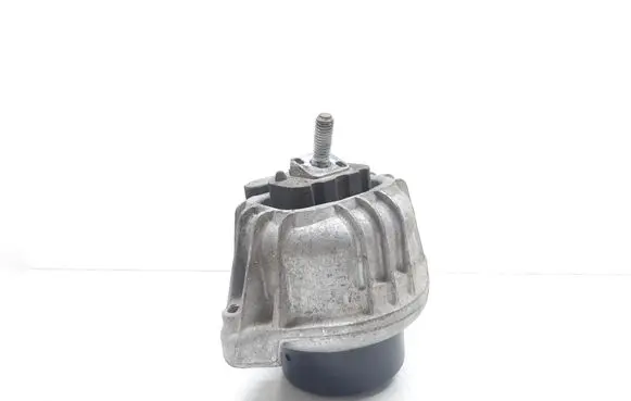 Engine mount bracket