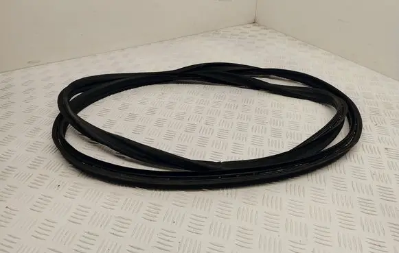 Mercedes-Benz ML W164 Trunk rubber seal (body) A1647401178