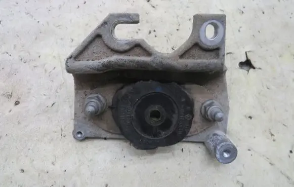 Renault Captur Engine mount vacuum valve 