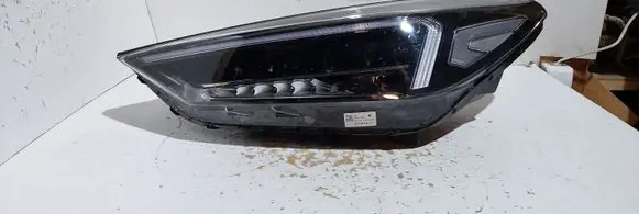 Hyundai Tucson TL Headlight/headlamp 92101D7700 3022457