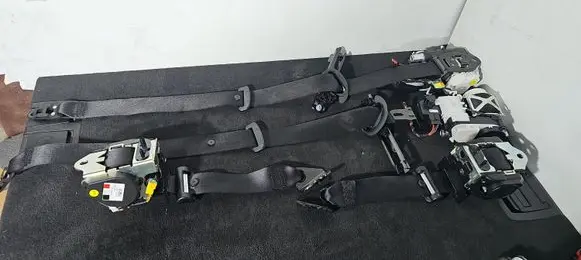Mercedes-Benz E W213 Set of seat belts 