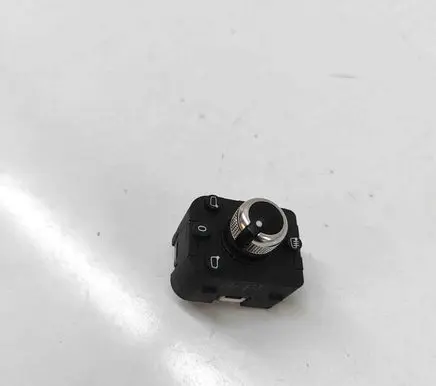 Wing mirror switch