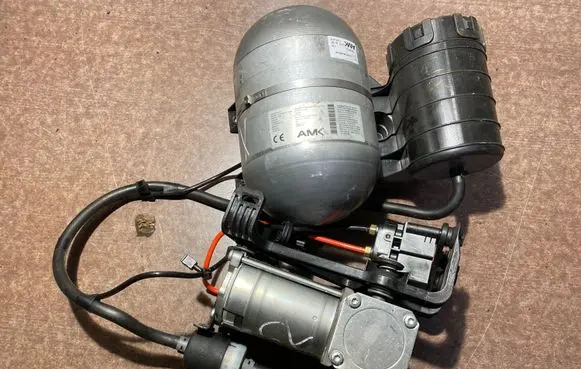 Jaguar XJ X351 Air suspension compressor/pump AW933B484 AW935B709