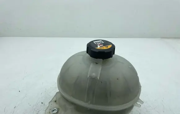 KIA Sportage Coolant expansion tank/reservoir 25430D3700