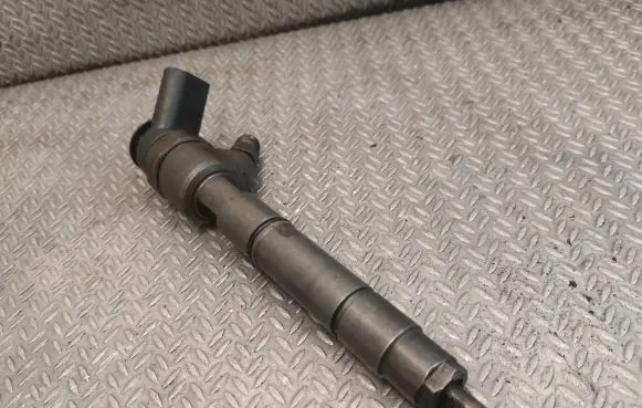Mercedes-Benz A W169 Fuel injector 6400700787