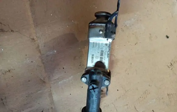 BMW 5 E39 EGR valve cooler 7787404 30523 96040