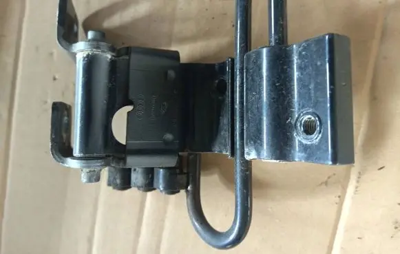 Audi A8 S8 D2 4D Rear door lower hinge 4D0833412C