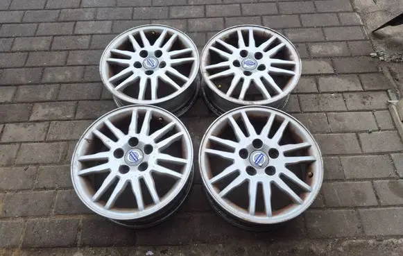 Volvo V50 R15 alloy rim 8665463