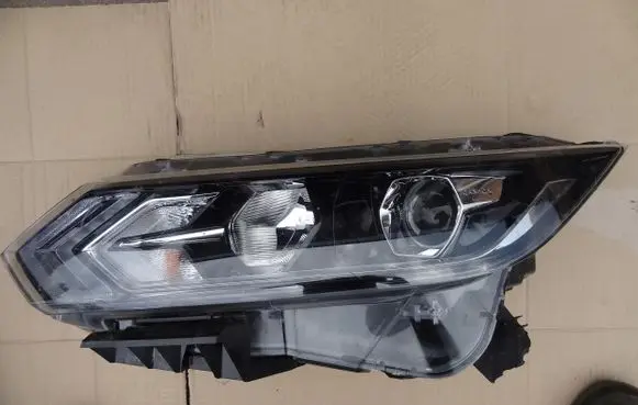 Nissan Qashqai Headlight/headlamp 100-19009