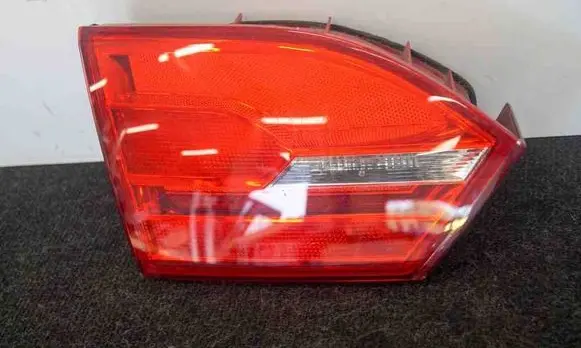 Tailgate rear/tail lights