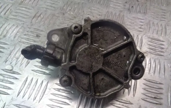 Ford Focus Vacuum pump D156-2B