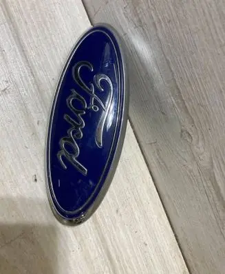 Manufacturer badge logo/emblem
