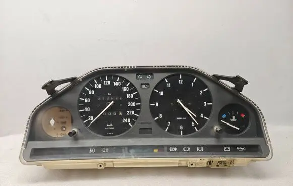 BMW 3 E30 Speedometer (instrument cluster) 1377303 6160442204