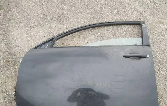 Nissan Primera Front door juodos