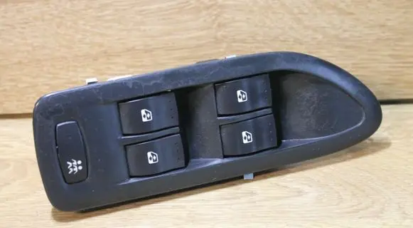 Renault Laguna II Electric window control switch 8200018990A