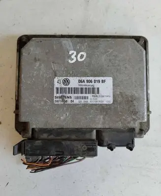 Volkswagen PASSAT B7 Engine control unit/module 06A906019BF 5WK46804