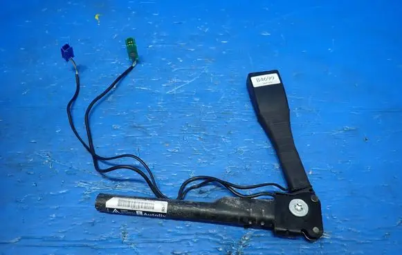 Opel Corsa D Front seatbelt buckle 13286181