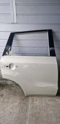 Suzuki Vitara (LY) Rear door