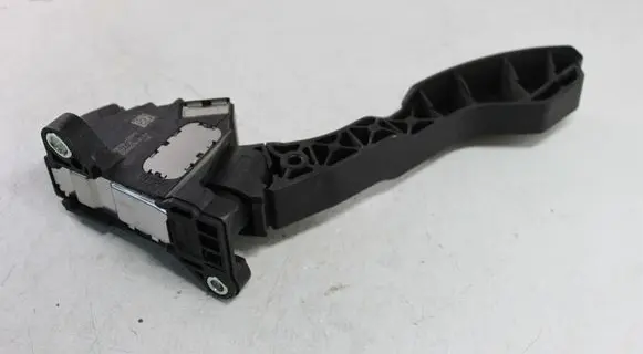 Toyota Avensis T270 Accelerator throttle pedal 7811002011