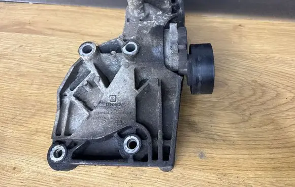 Opel Insignia A A/C compressor mount bracket 55562863