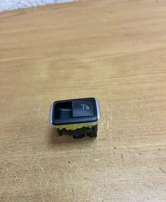 Mercedes-Benz ML W166 Tailgate opening switch A1668707610 F5852