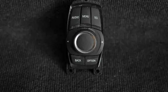 Head unit multimedia control