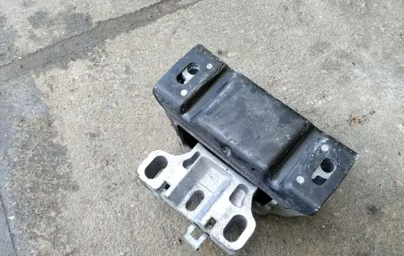 Volkswagen Golf IV Engine mount bracket 1J0199555