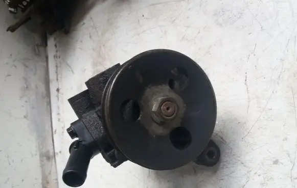 Honda FR-V Power steering pump