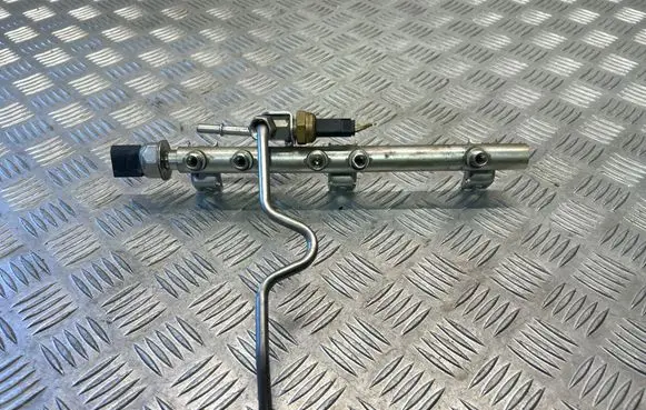 BMW 3 E92 E93 Fuel main line pipe 7562474